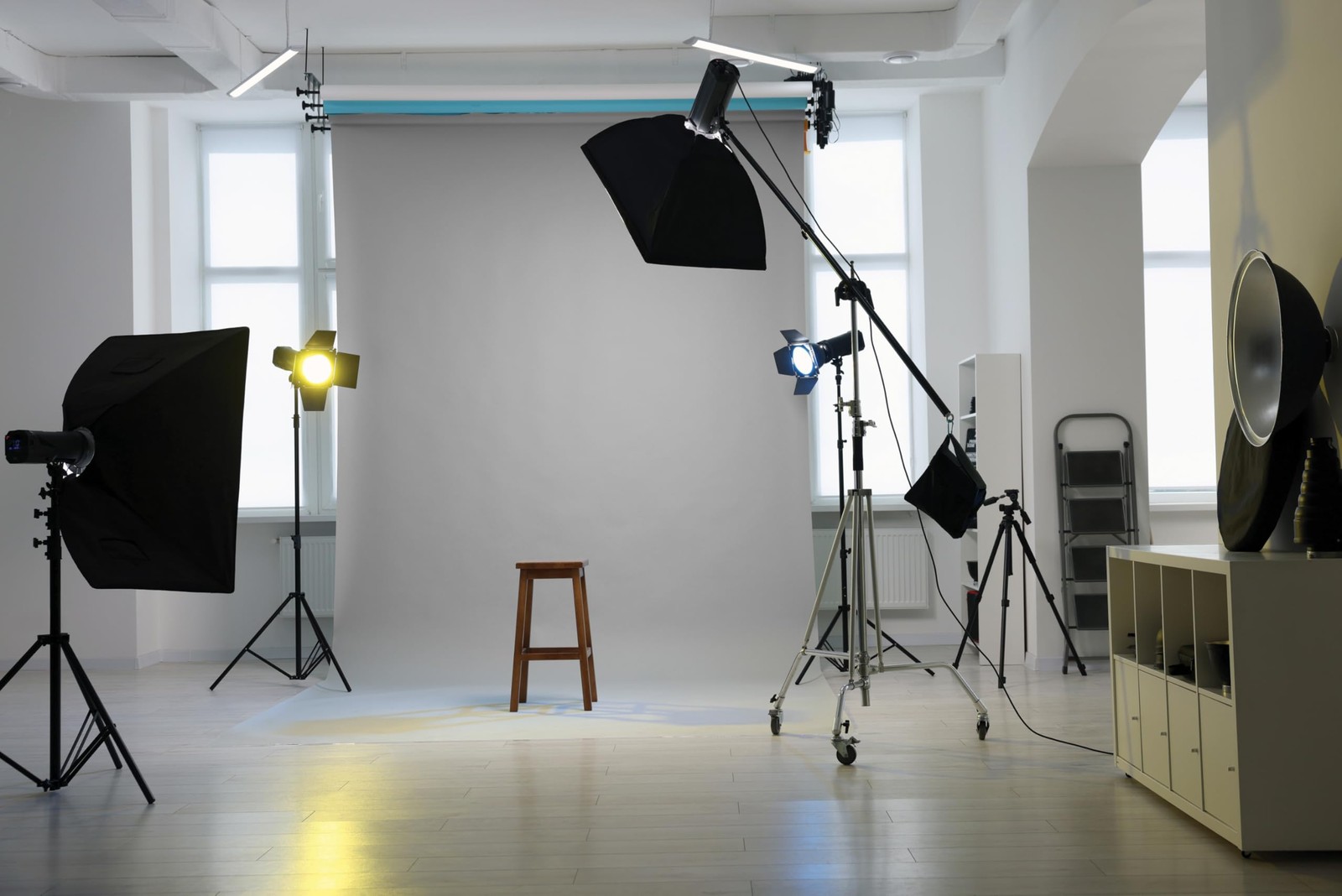 Denny Mfg – Seamless Paper Backdrop for 107 in x 36 ft, Oyster Gray