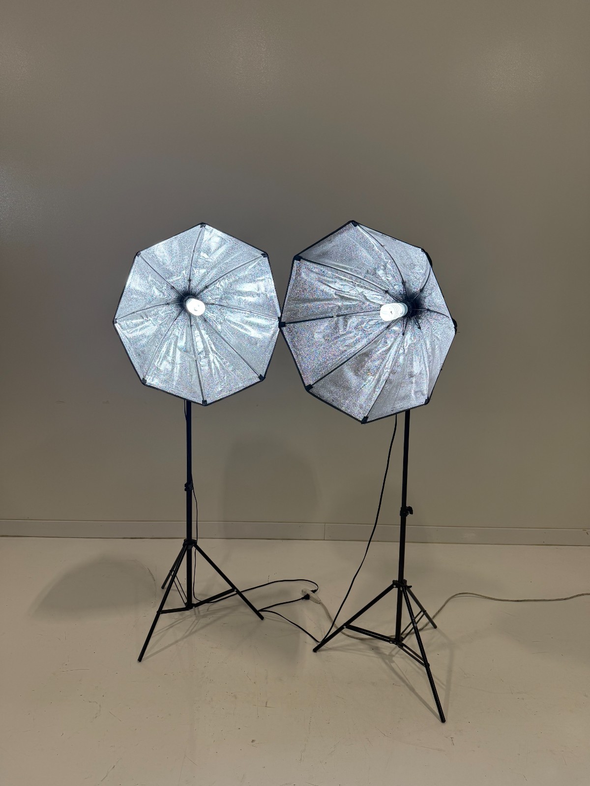 Professional Lighting – Brands: Lomtap, Ubeesize, NEXIVIEW | Quantity (4) lights