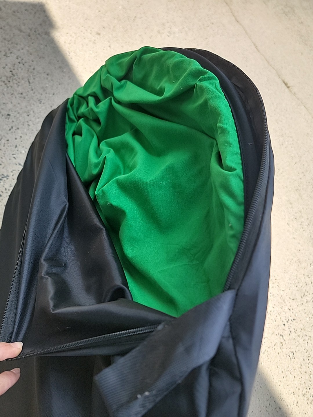 FotodioX Collapsible Portable Background (48 x 72″, Chroma Blue/Chroma Green)