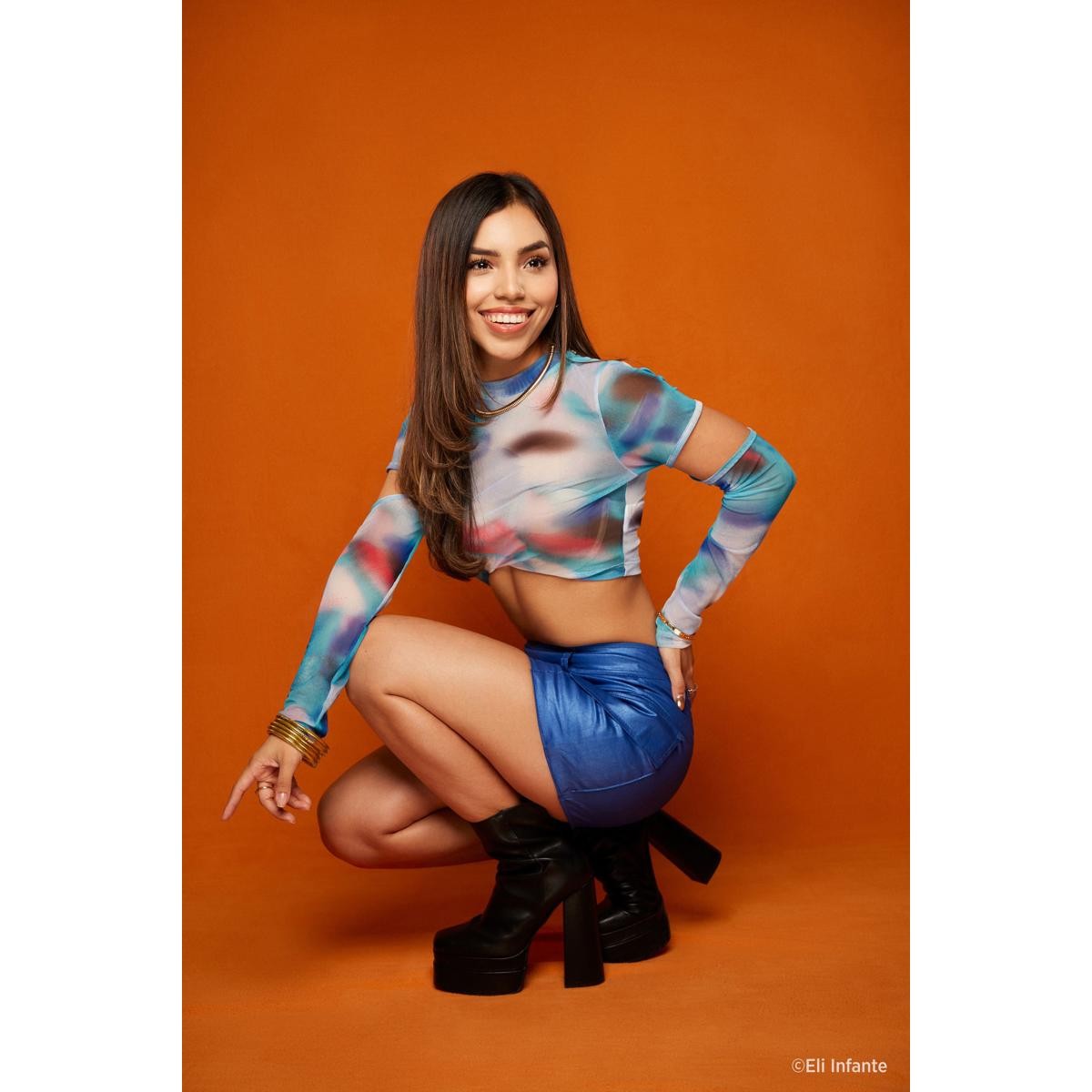 Westcott 9×10′ Wrinkle-Resistant Backdrop, Tiger Orange
