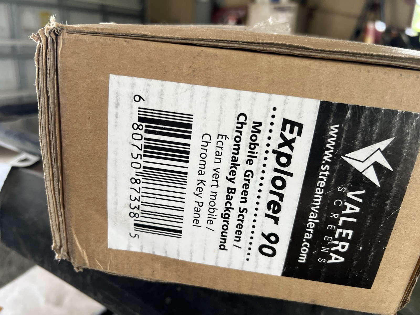 Valera Screens Explorer 90 Green Chroma Key Backdrop 78×44 w/ Tripod Stand