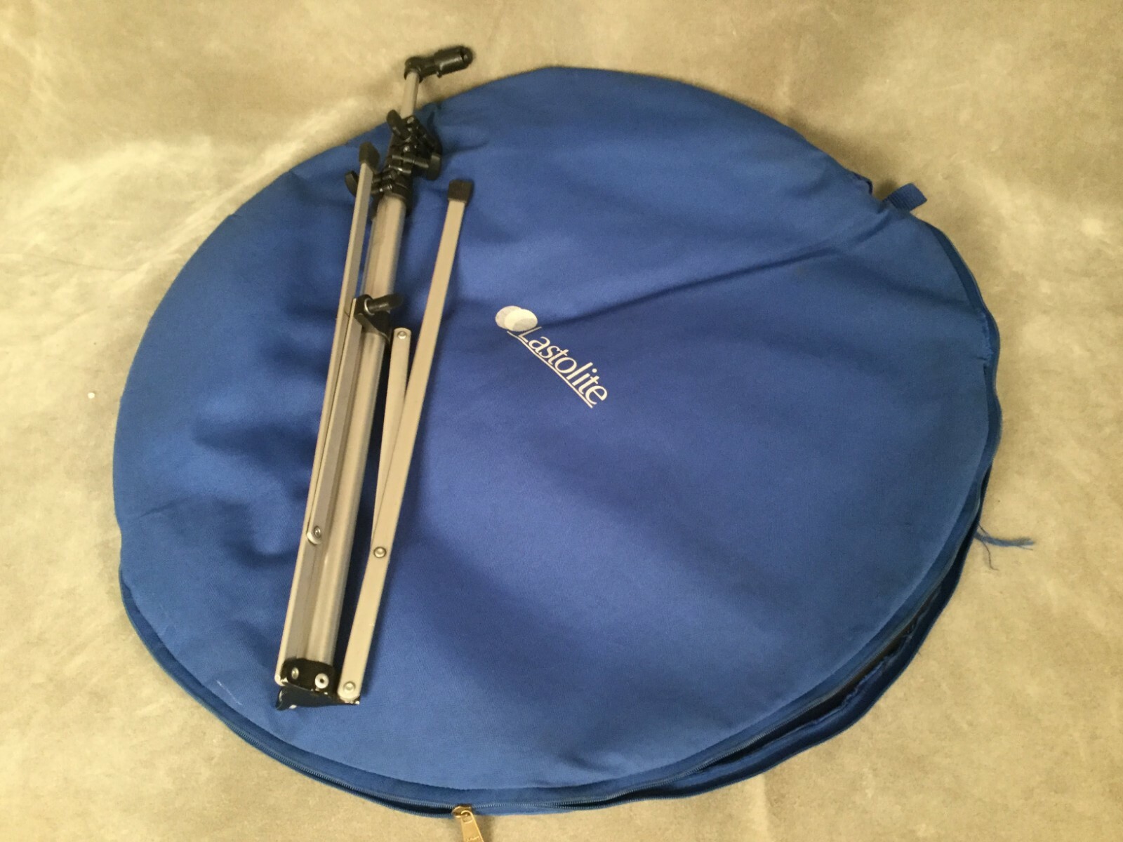 Lastolite Foldable Backdrop – Blue Cloudy Abstract – with Manfrotto Stand