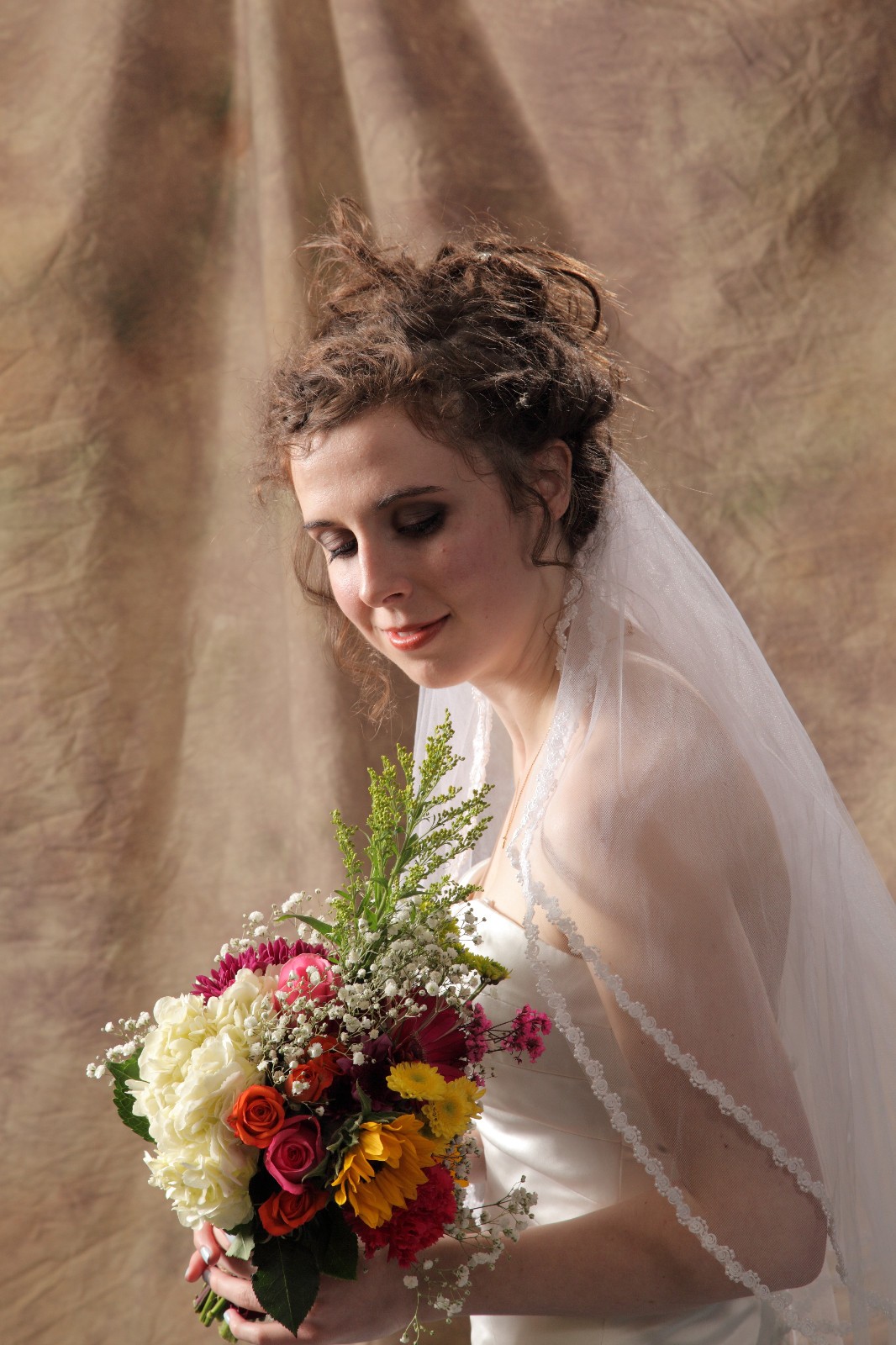 9 x 14 Photography Portrait Backdrop/background lighter shades of brown.