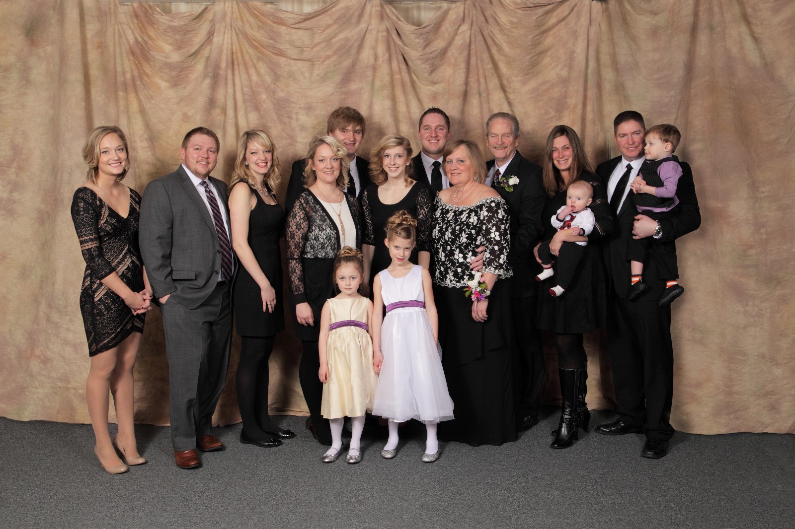9 x 14 Photography Portrait Backdrop/background lighter shades of brown.