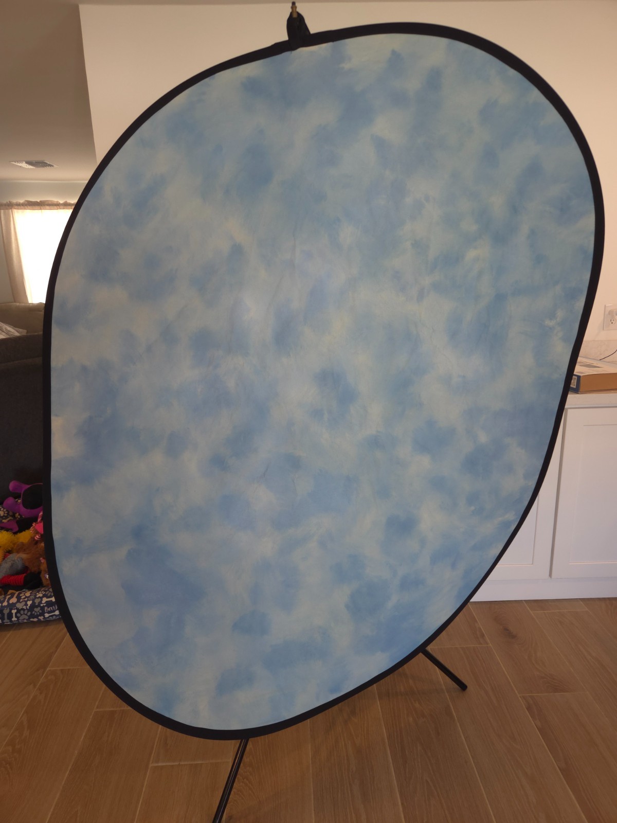 Denny Manufacturing hand painted blue and white collapsible backdrop, 5′ x 6′