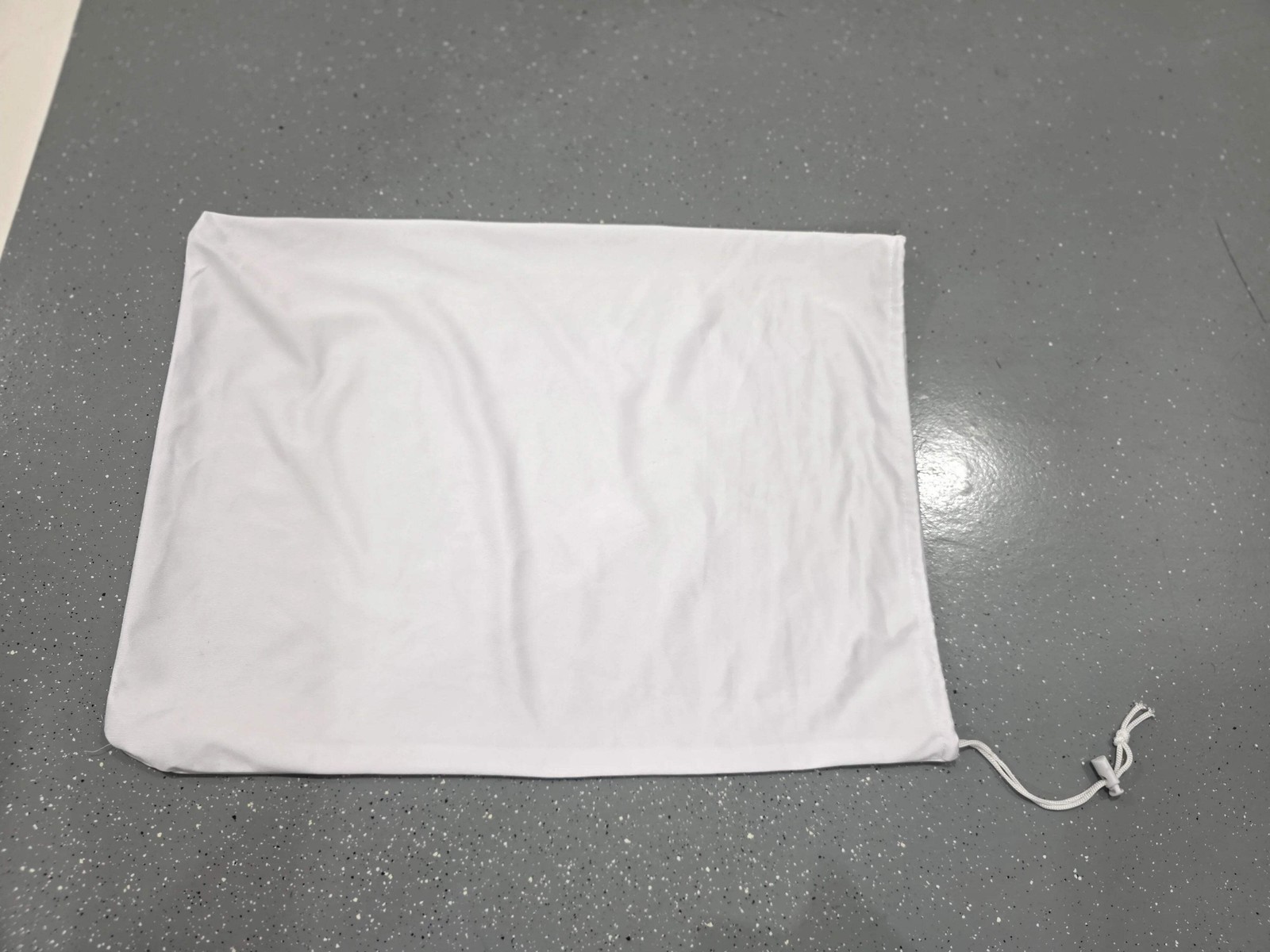 * USED * ProMaster Wrinkle Resistant Backdrop – 10’x20′ (White)