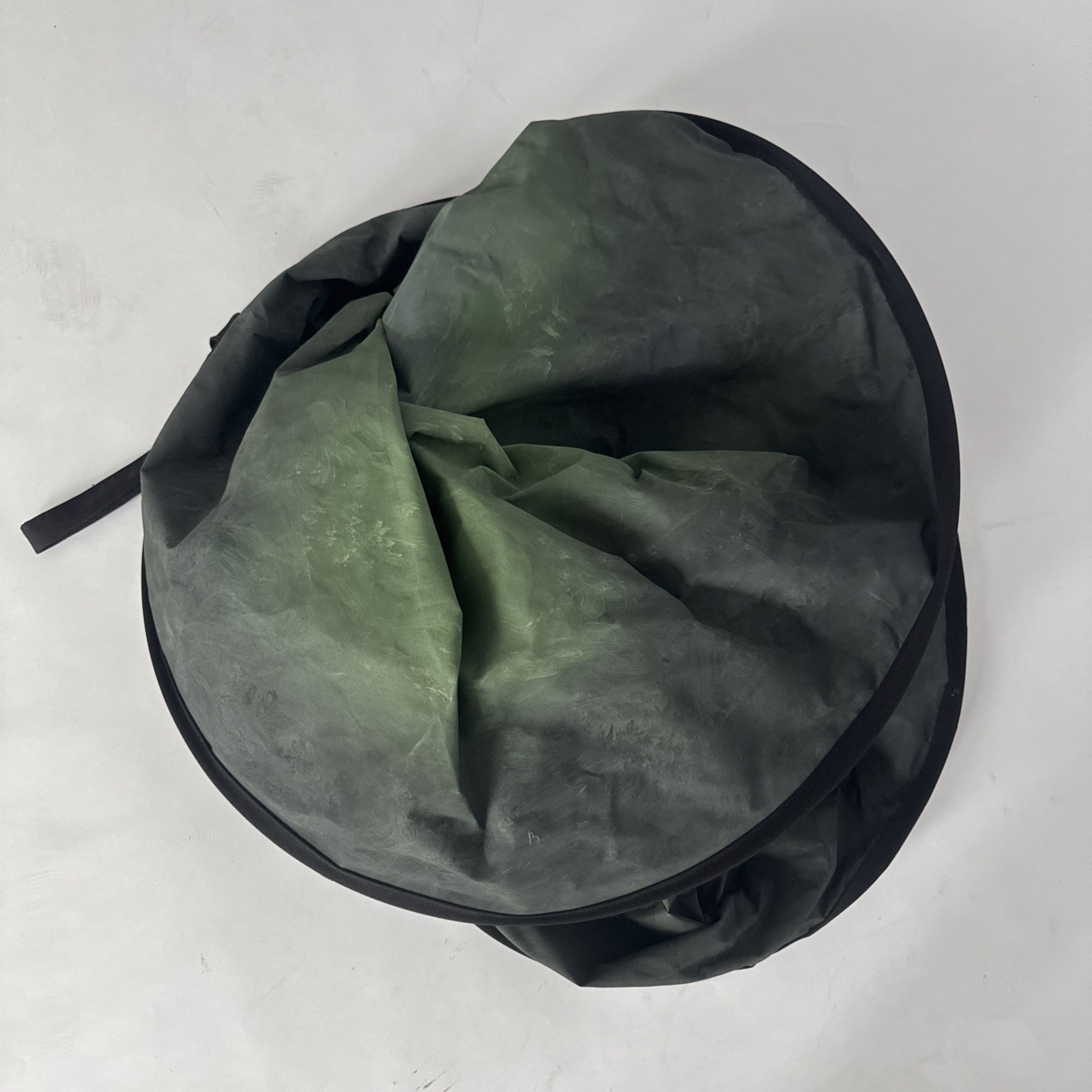 Denny Manufacturing collapsible Green And Black Hand-Painted Back 5×6 Ft