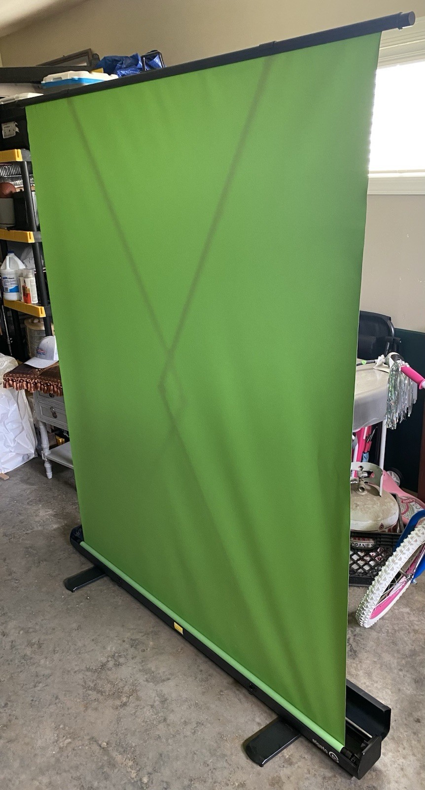 Elgato Collapsible Green Screen (6’-1” Height X 4’-11” Width)
