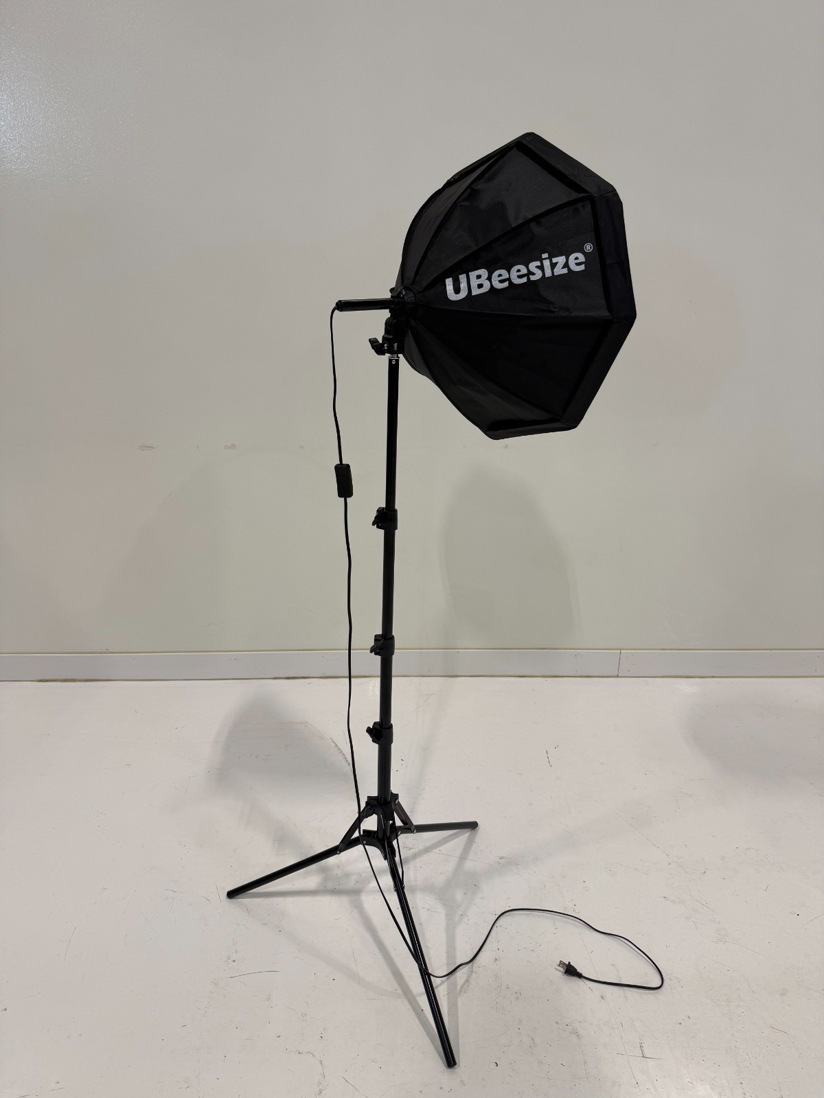 Professional Lighting – Brands: Lomtap, Ubeesize, NEXIVIEW | Quantity (4) lights