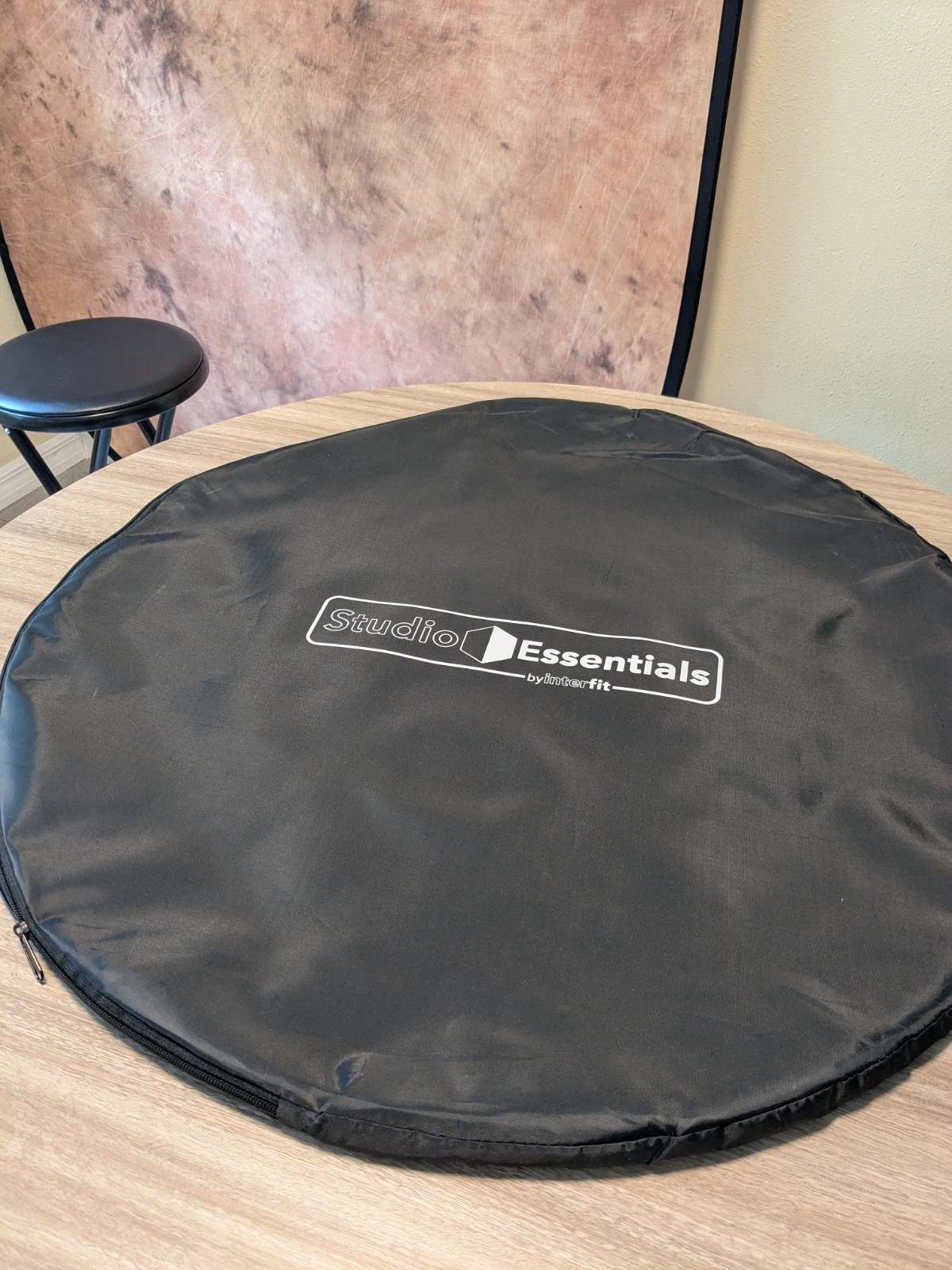 Portable Pop-up Background For Portrait Photography By Interfit
