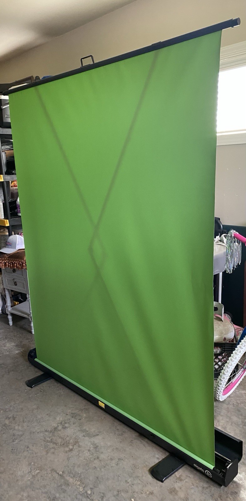Elgato Collapsible Green Screen (6’-1” Height X 4’-11” Width)