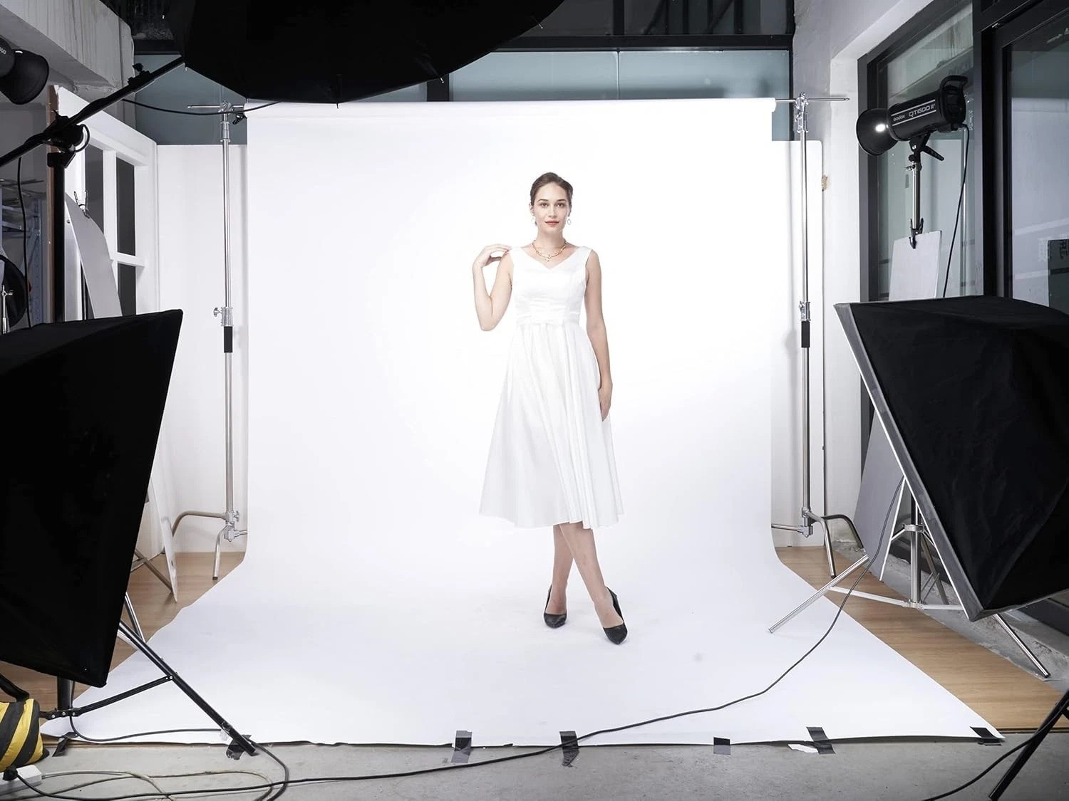 Arctic White Heavyweight Photography Backdrop 4.4ft x 16ft – No Glare Finish