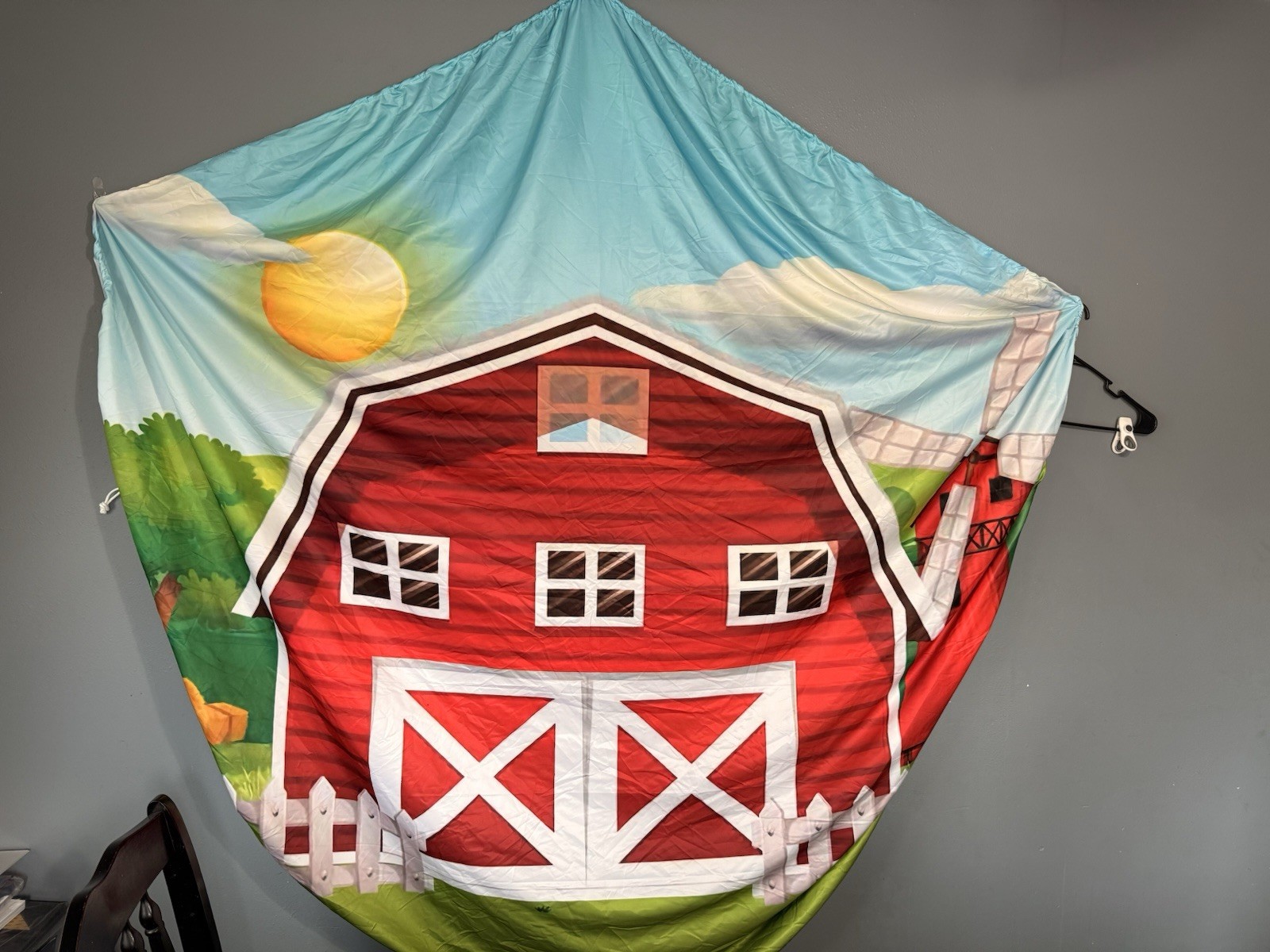 6.5×5.5 Ft. Round Cloth Barn Backdrop With Clamps