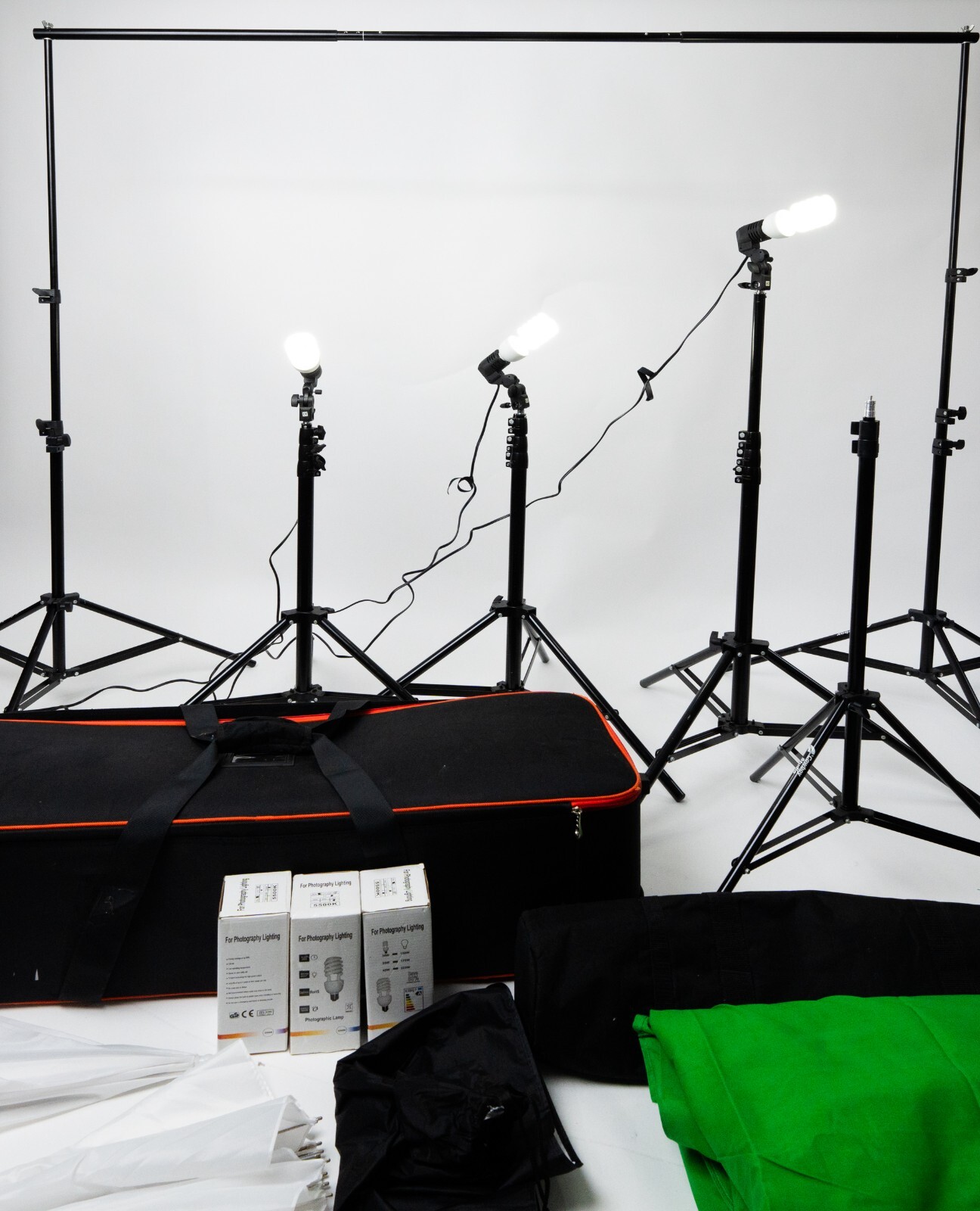 COWBOY STUDIO 2550 Backdrop System 10×12 Black/White/Green Muslins Stands & Case