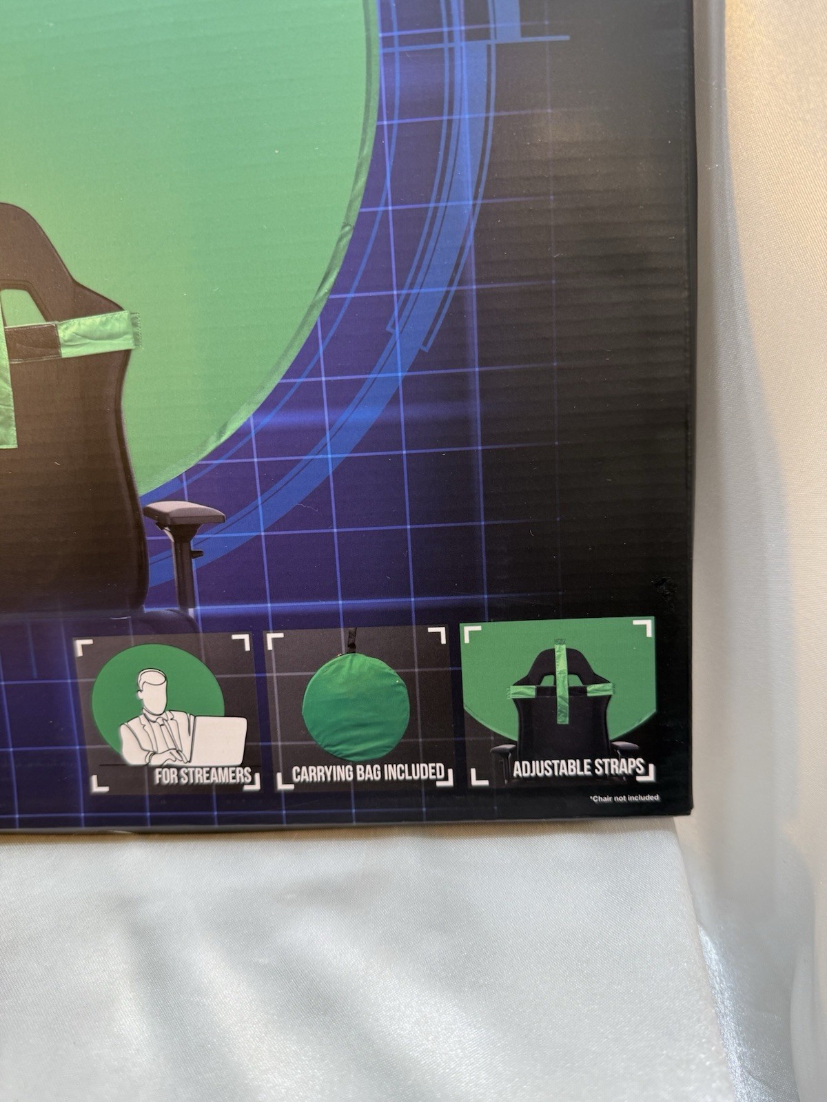 TITAN 42.9″ Portable Gaming Chair Green Screen For Streamers Gamers