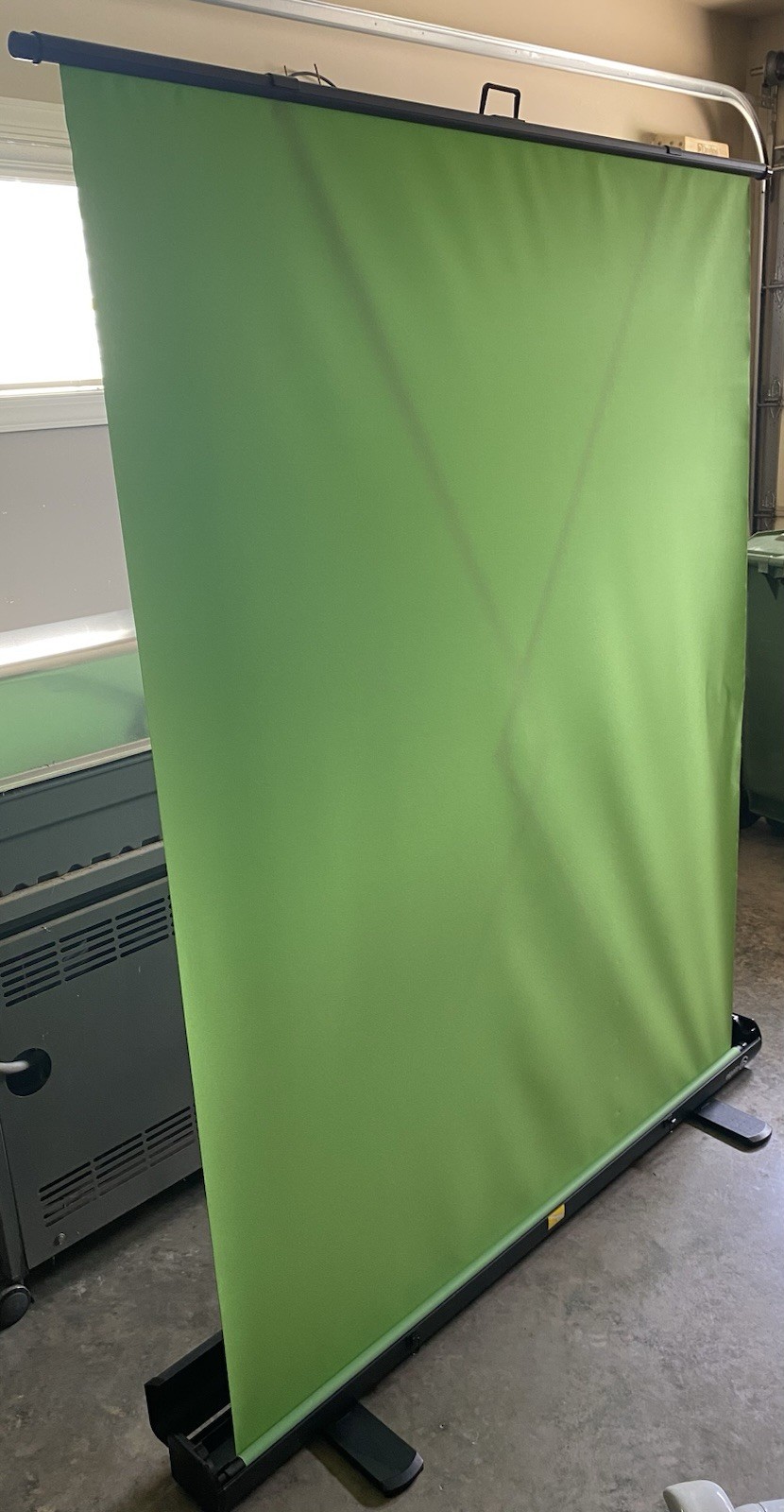 Elgato Collapsible Green Screen (6’-1” Height X 4’-11” Width)