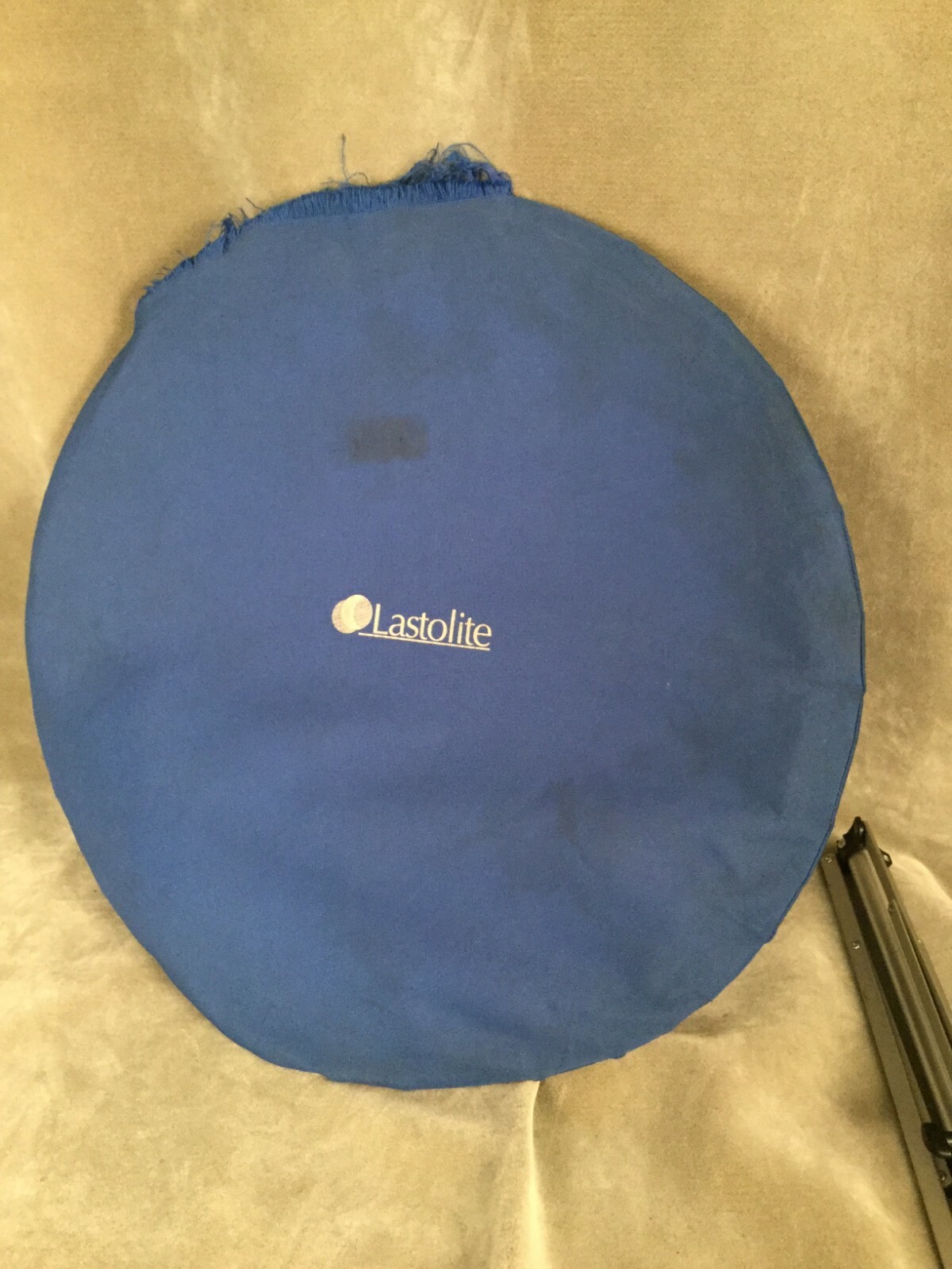 Lastolite Foldable Backdrop – Blue Cloudy Abstract – with Manfrotto Stand