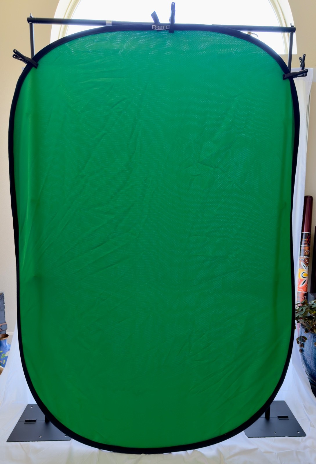 Backdrop stand w/ reversable green/blue backdrop