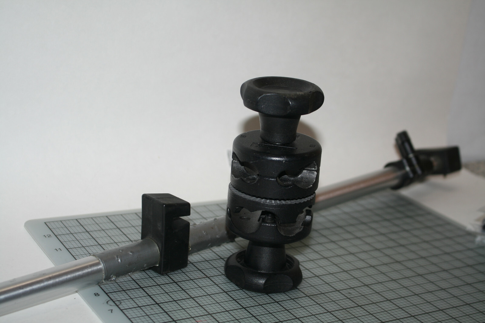MANFROTTO PRO STAND RH353 REFLECTOR HOLDER w/ MINI GRIP HEAD *