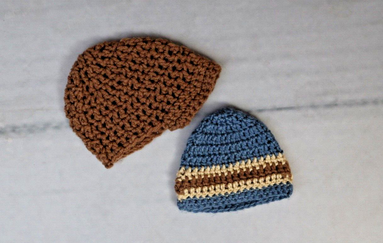 5 newborn baby boy photography posing crochet hats for photographers