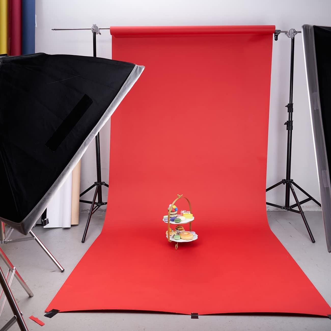 Seamless Scarlet Photography Background Paper – Heavyweight 53″ x 16′ Roll