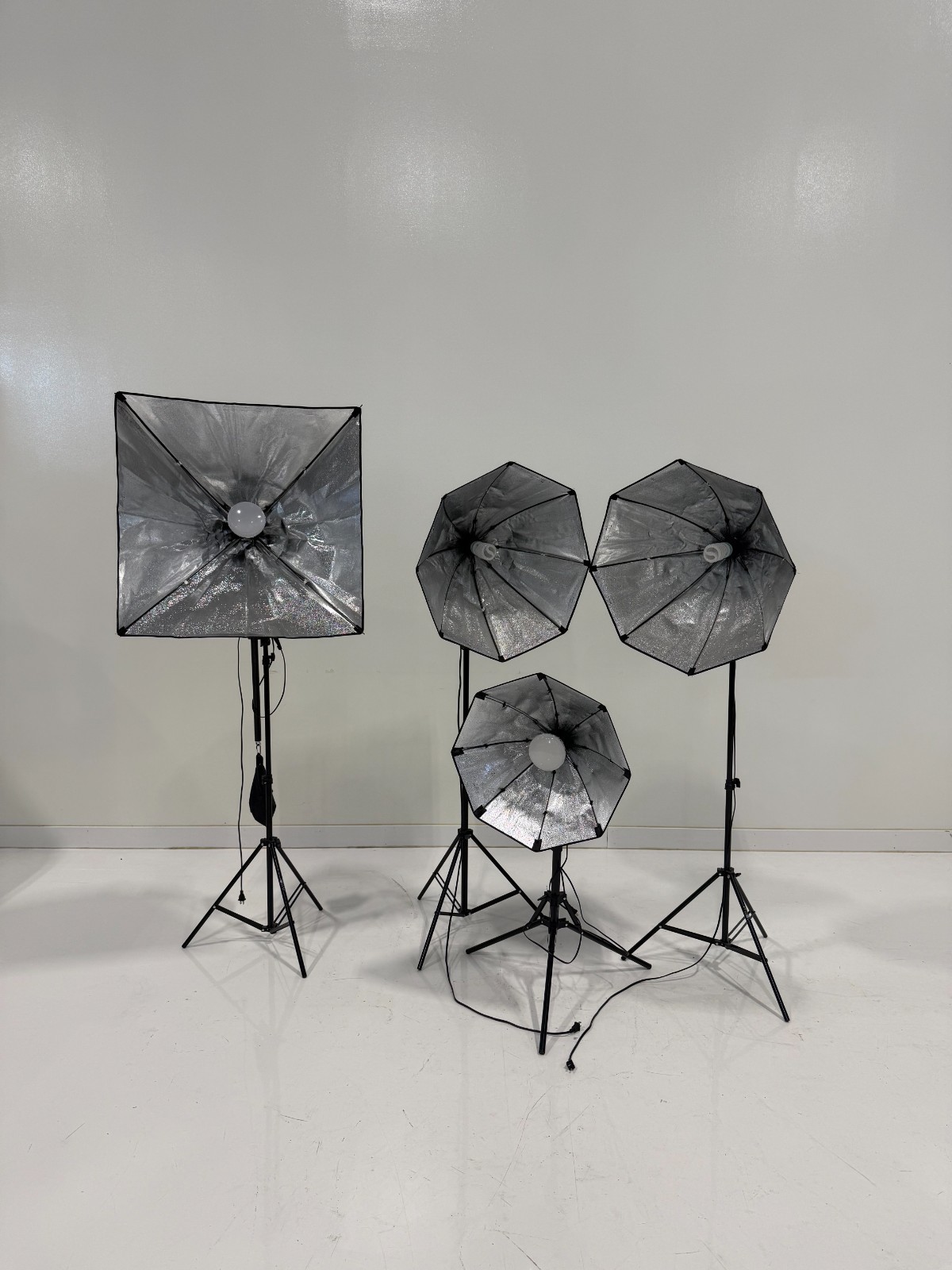 Professional Lighting – Brands: Lomtap, Ubeesize, NEXIVIEW | Quantity (4) lights
