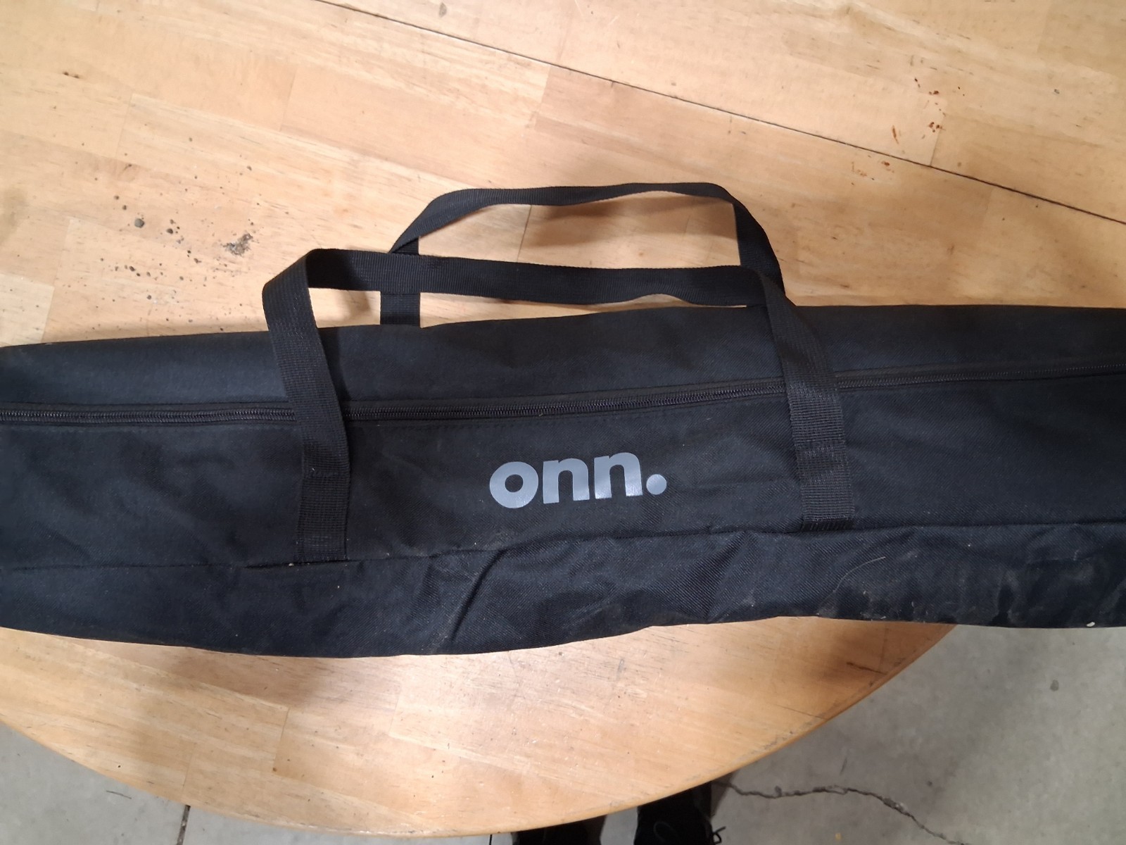 onn. Solid White Fabric Backdrop/projector Screen w/ Stand Poles & Carry Bag.