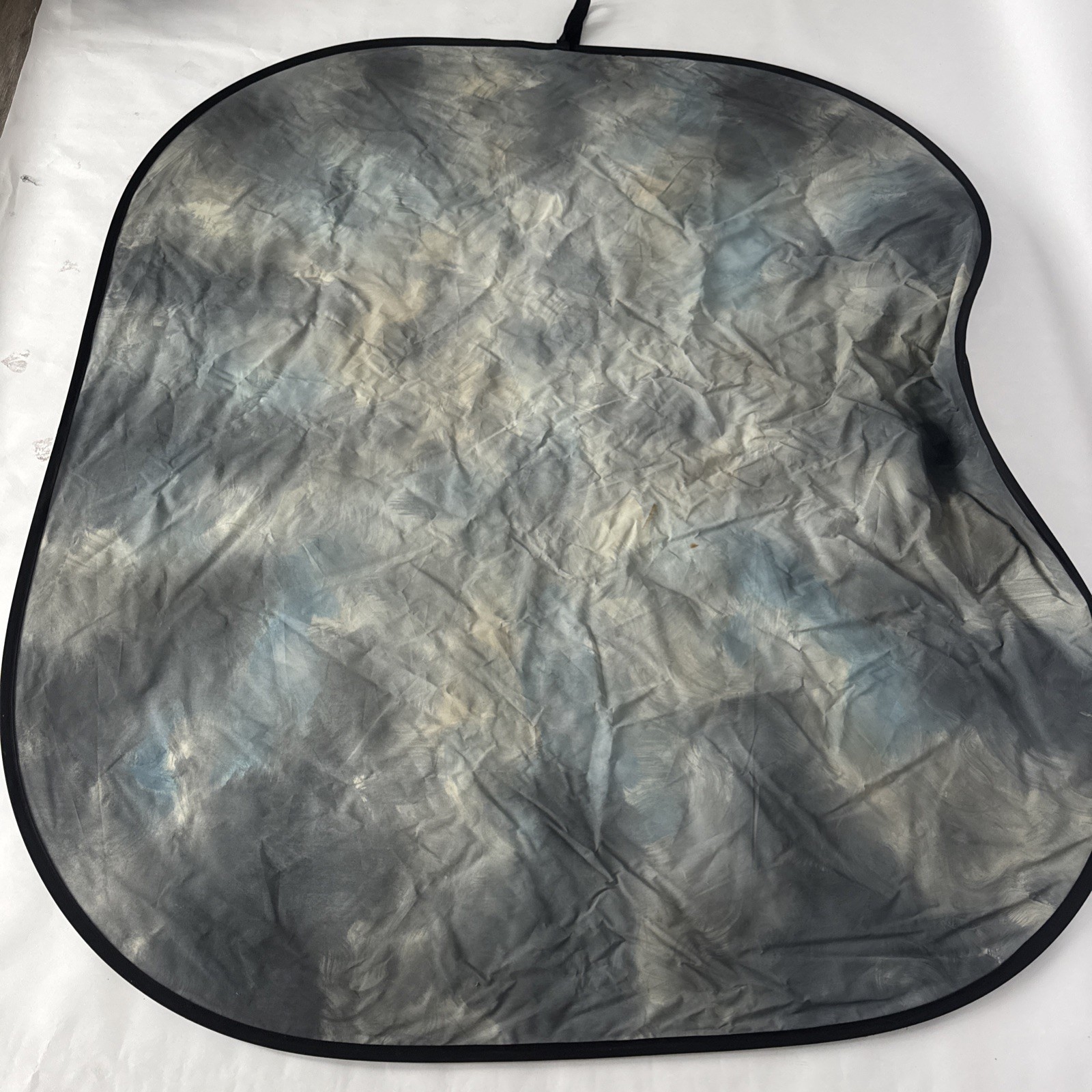 Denny Manufacturing hand painted blue, white and grey collapsible backdrop,5’x7’