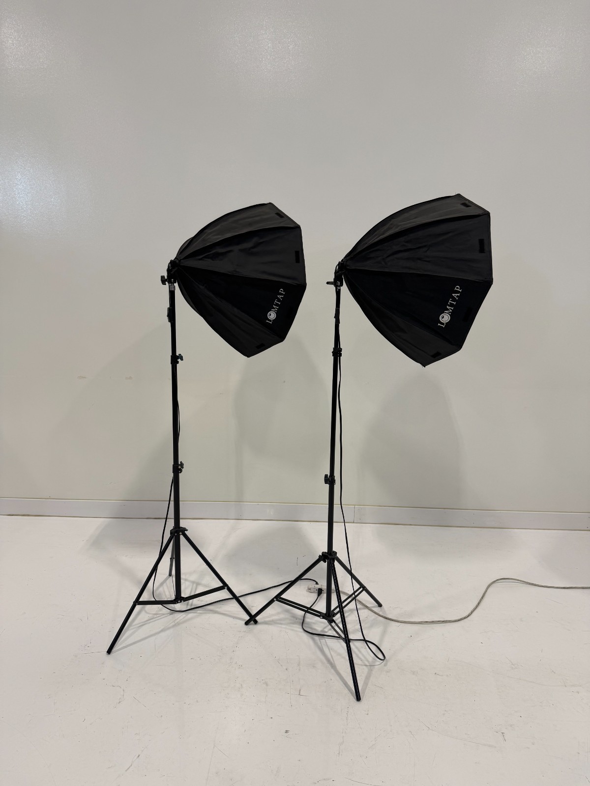 Professional Lighting – Brands: Lomtap, Ubeesize, NEXIVIEW | Quantity (4) lights