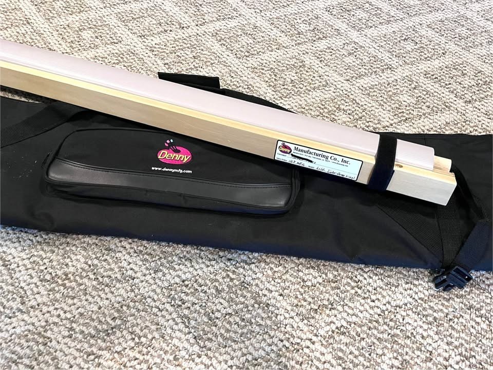 Denny Manufacturing photography Vinyl roll backdrop 6’x12′ w/ carry bag Lt. Gray