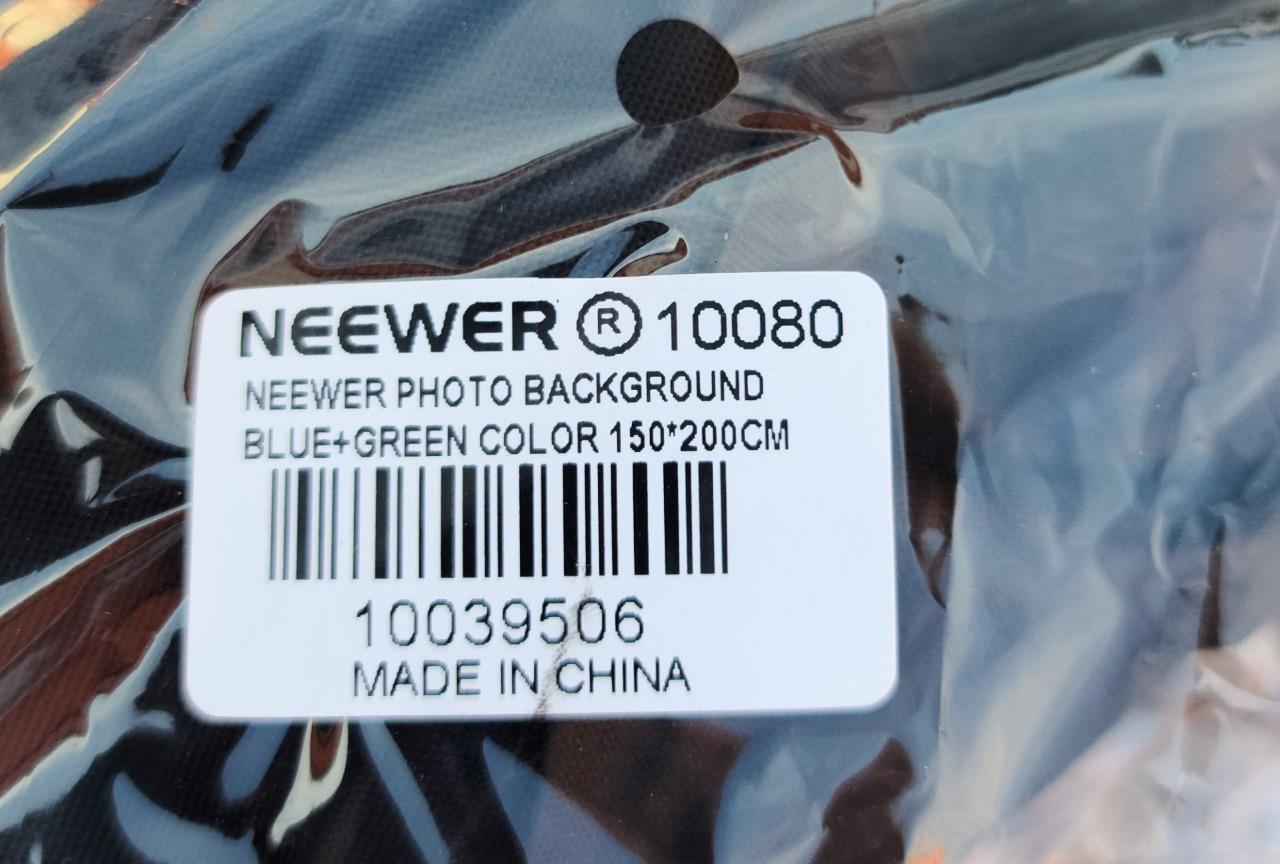 Neewer 150-200cm Green Screen with Telescoping Tri-Pod – BRAND NEW – USEFUL ITEM