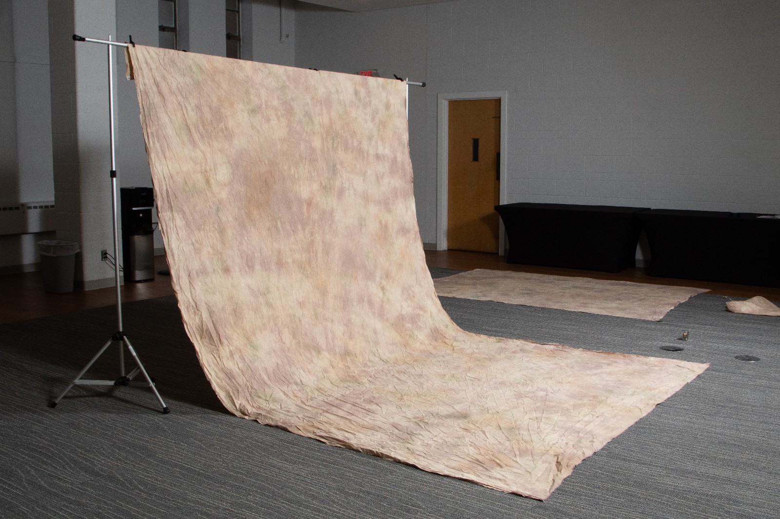 9 x 14 Photography Portrait Backdrop/background lighter shades of brown.