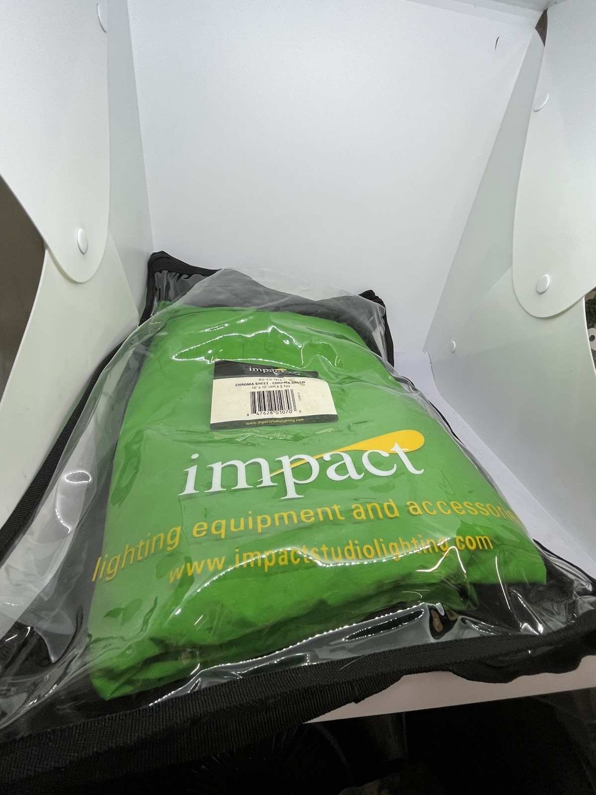 Impact BG-CG-1012 Chroma Green Muslin Background Sheet 10’ x 12’ Green Screen