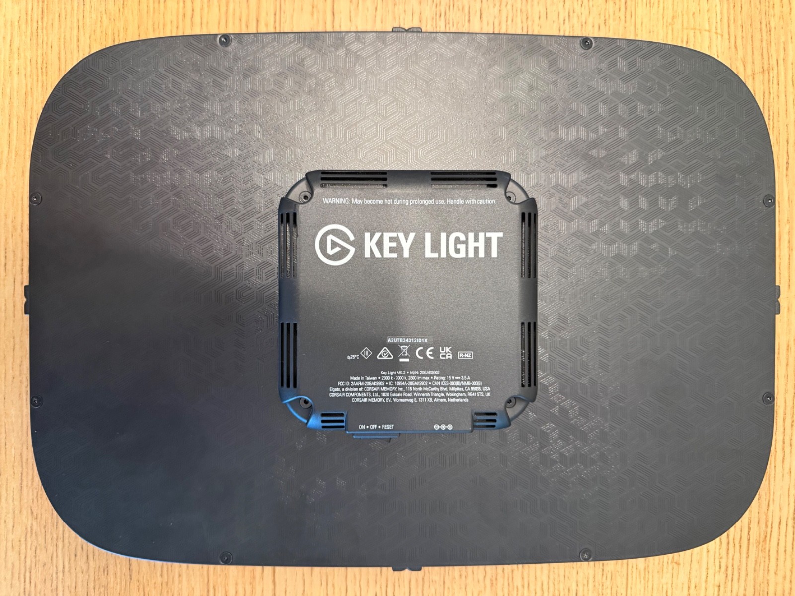 Elgato Key Light Mk.2 w/ Desk Clamp 2800 Lumens