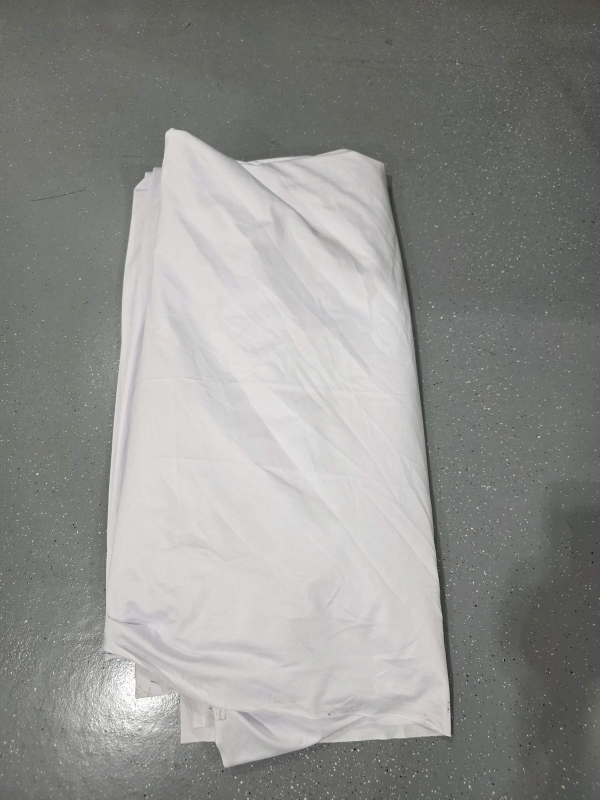 * USED * ProMaster Wrinkle Resistant Backdrop – 10’x20′ (White)