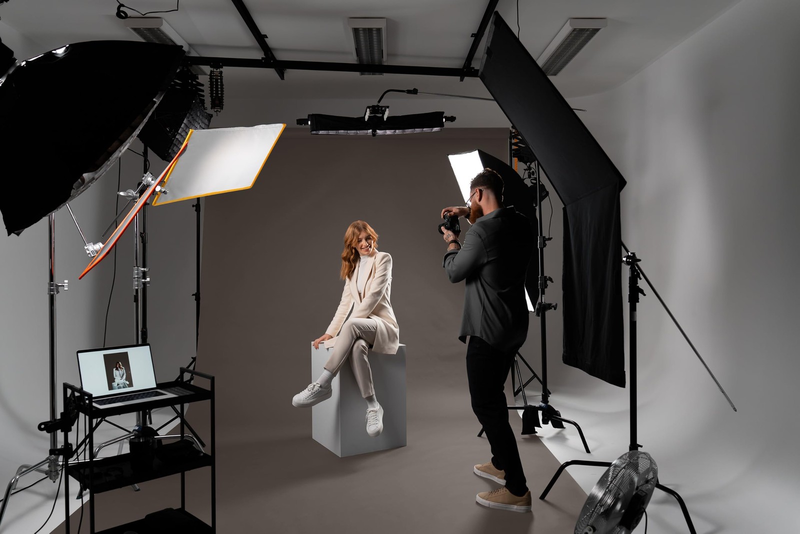 Denny Mfg – Seamless Paper Backdrop for Photoshoot 107 in x 36 ft, Dark Gray