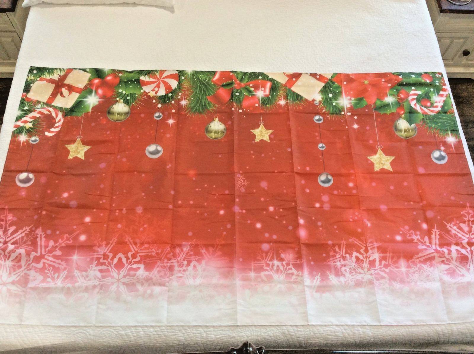 Christmas Fabric Photo Backdrop Winter Snowflakes 6′ X 3′ 7″ OPEN BOX!